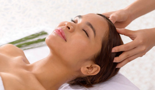 ¿Cabello más fuerte? Intenta un masaje en el cuero cabelludo
