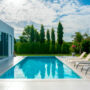 Cómo elegir la piscina de fibra ideal para tu jardín