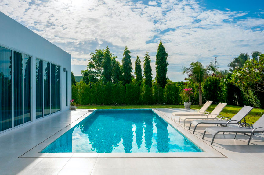 Cómo elegir la piscina de fibra ideal para tu jardín
