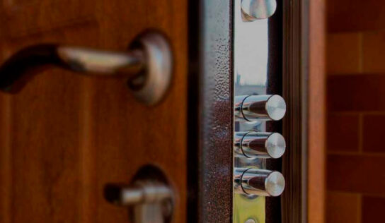 Innovaciones y seguridad: Complementos esenciales para tus puertas acorazadas
