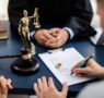 Más allá del juicio: Cómo te protege un abogado especializado