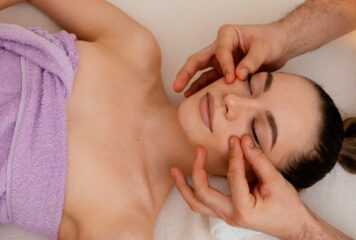 Masajes faciales, aliados para revitalizar la piel tras el verano