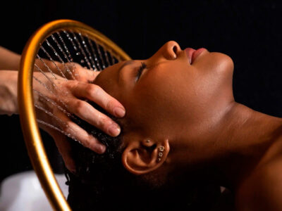 La nueva ola del bienestar: el fenómeno global del masaje craneal con agua